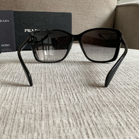 BRAND NEW PRADA SUNGLASSES - Picture 4 of 6